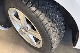 valkoinen Volvo V40 2015 kuva 13.