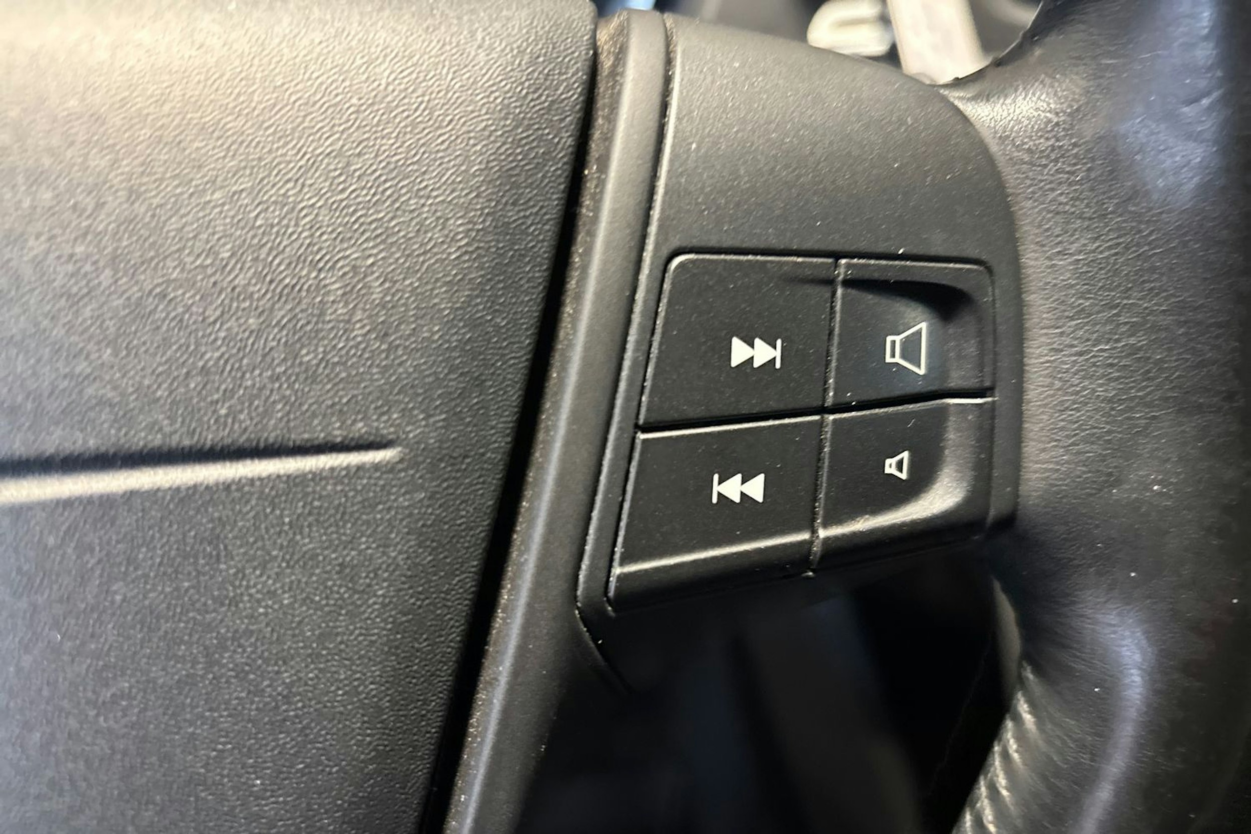 valkoinen Volvo V40 2015 kuva 16.