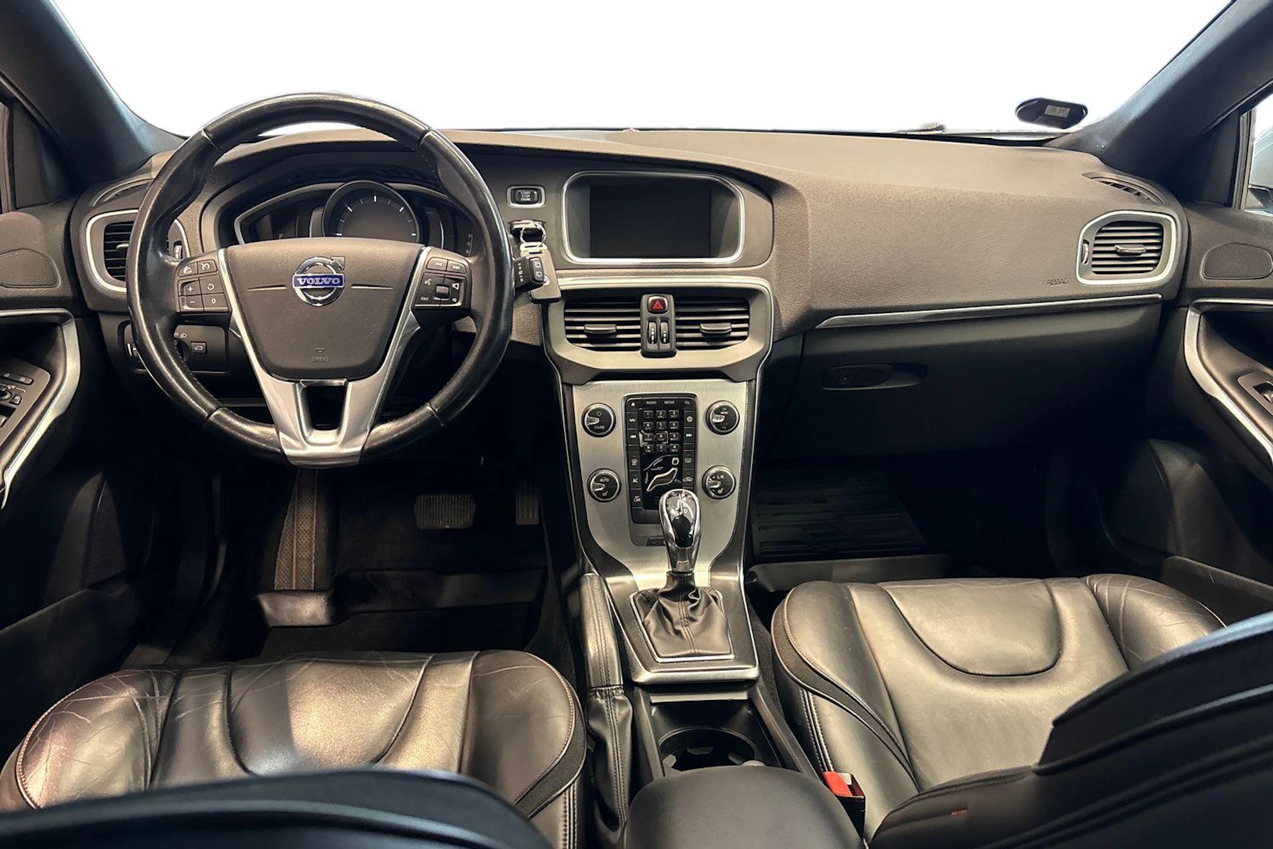 Harmaa Volvo V40 2015 kuva 9.