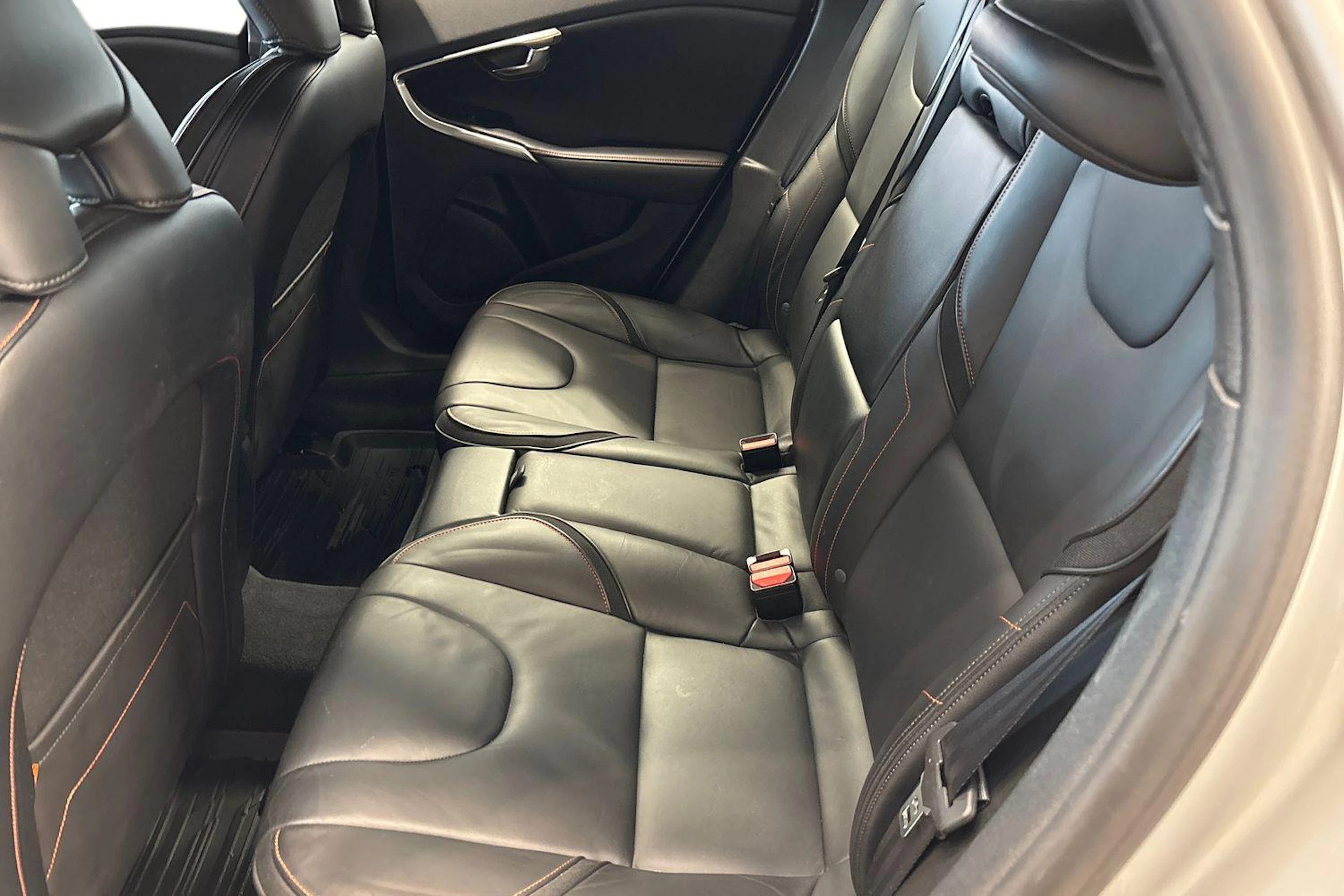 Harmaa Volvo V40 2015 kuva 11.