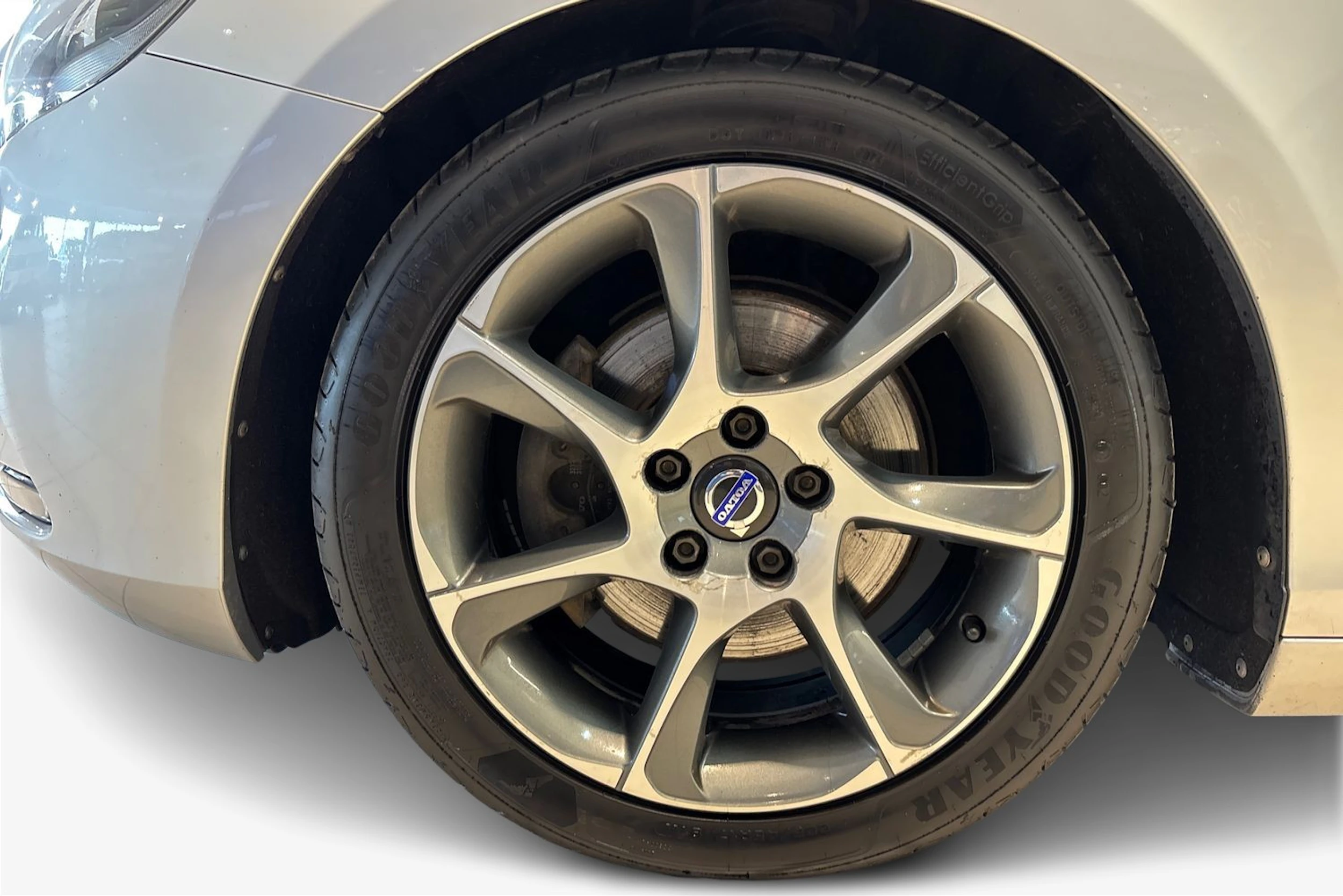 Harmaa Volvo V40 2015 kuva 12.