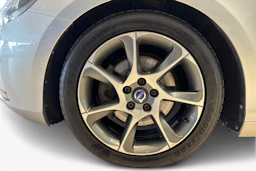 Harmaa Volvo V40 2015 kuva 12.