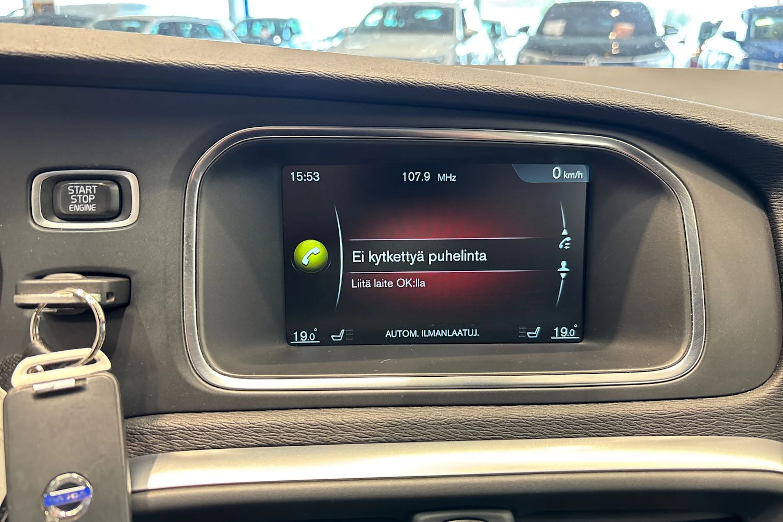 Harmaa Volvo V40 2015 kuva 16.