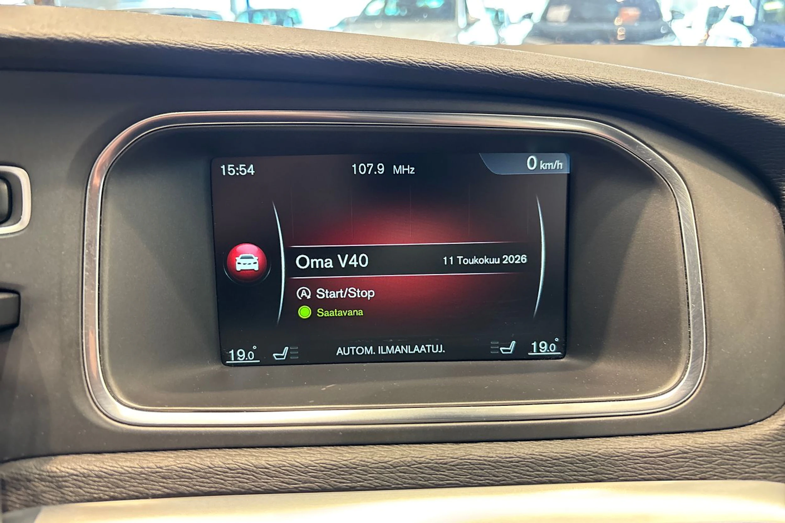 Harmaa Volvo V40 2015 kuva 17.