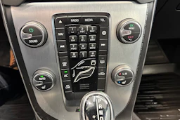 Harmaa Volvo V40 2015 kuva 18.