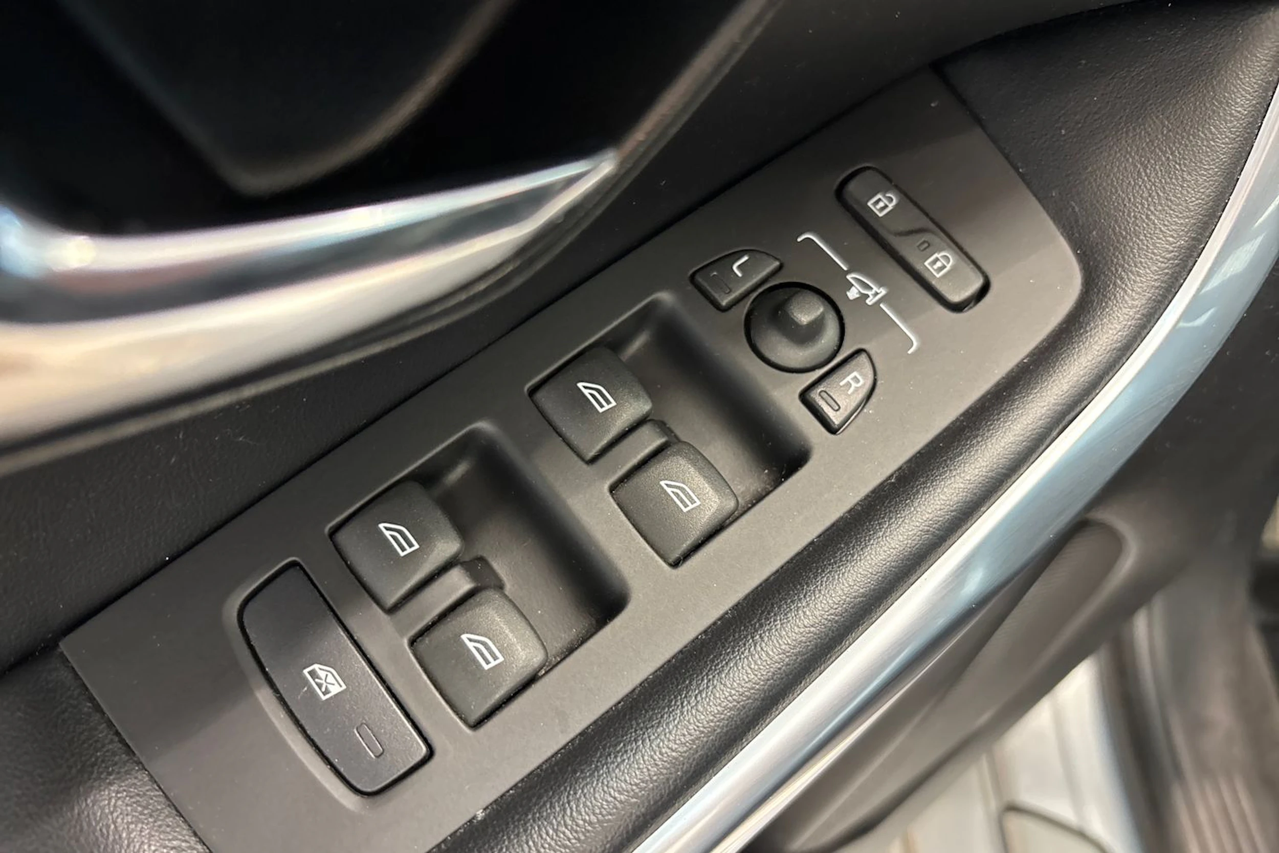 Harmaa Volvo V40 2015 kuva 23.