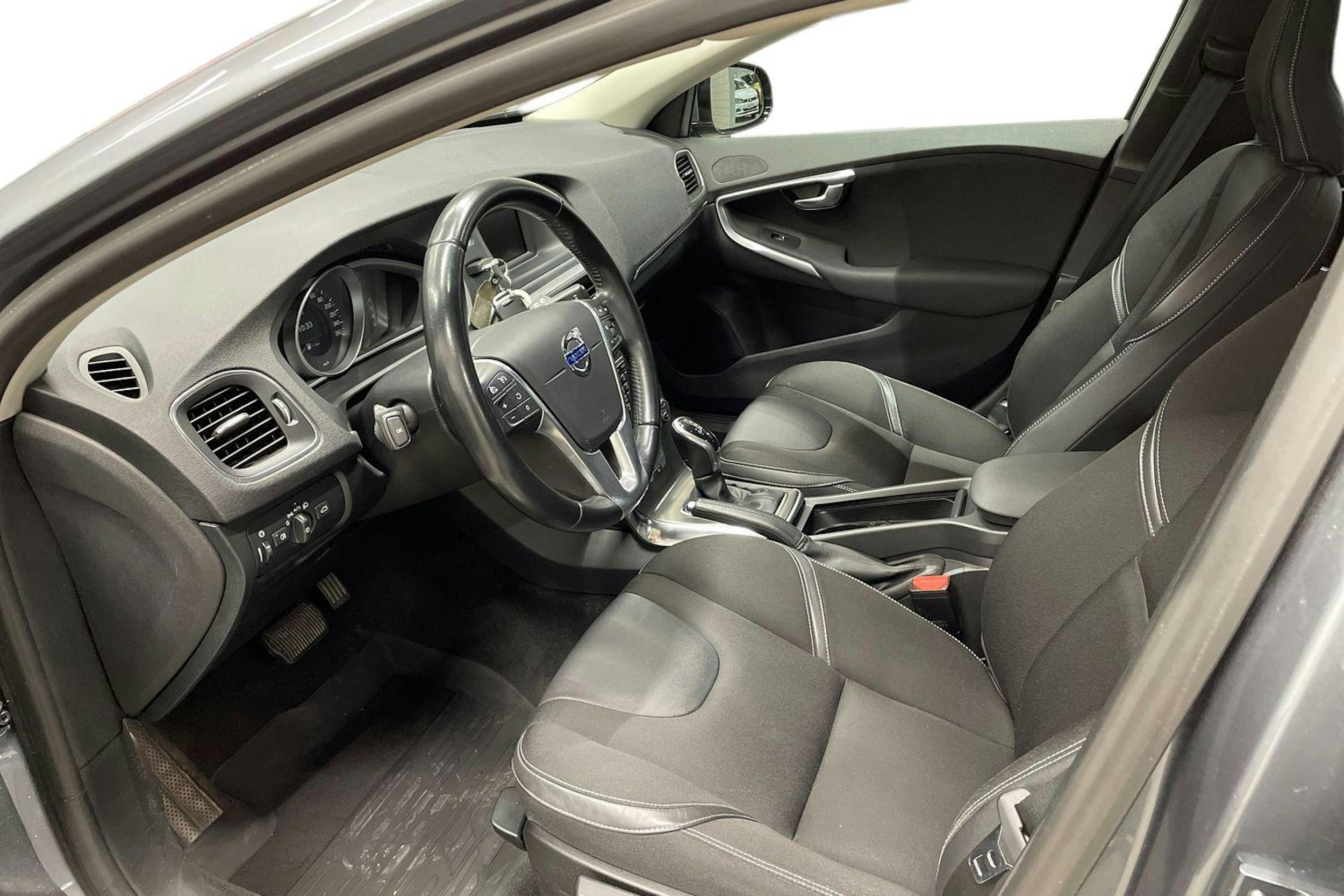 Harmaa Volvo V40 2015 kuva 7.