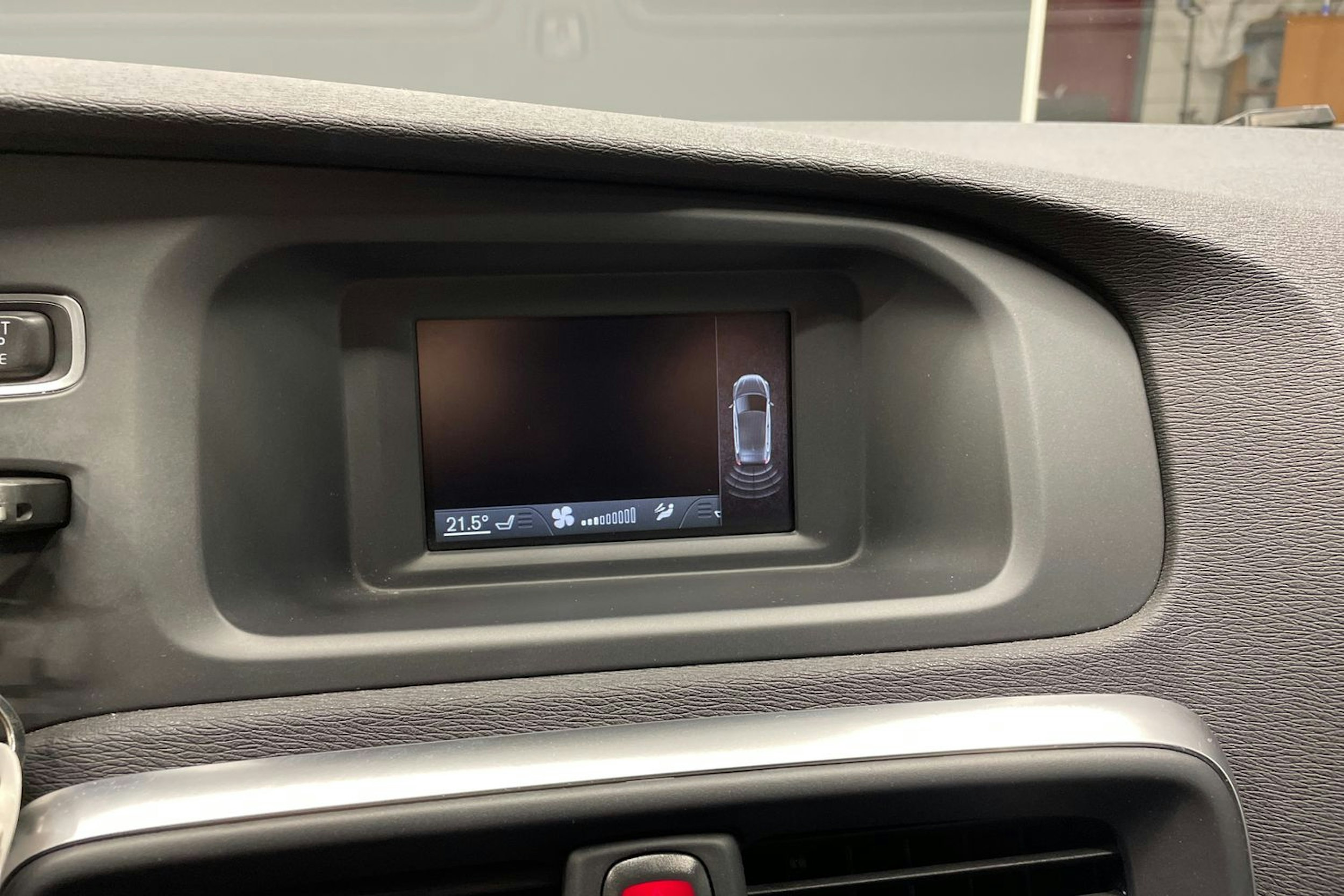Harmaa Volvo V40 2015 kuva 16.