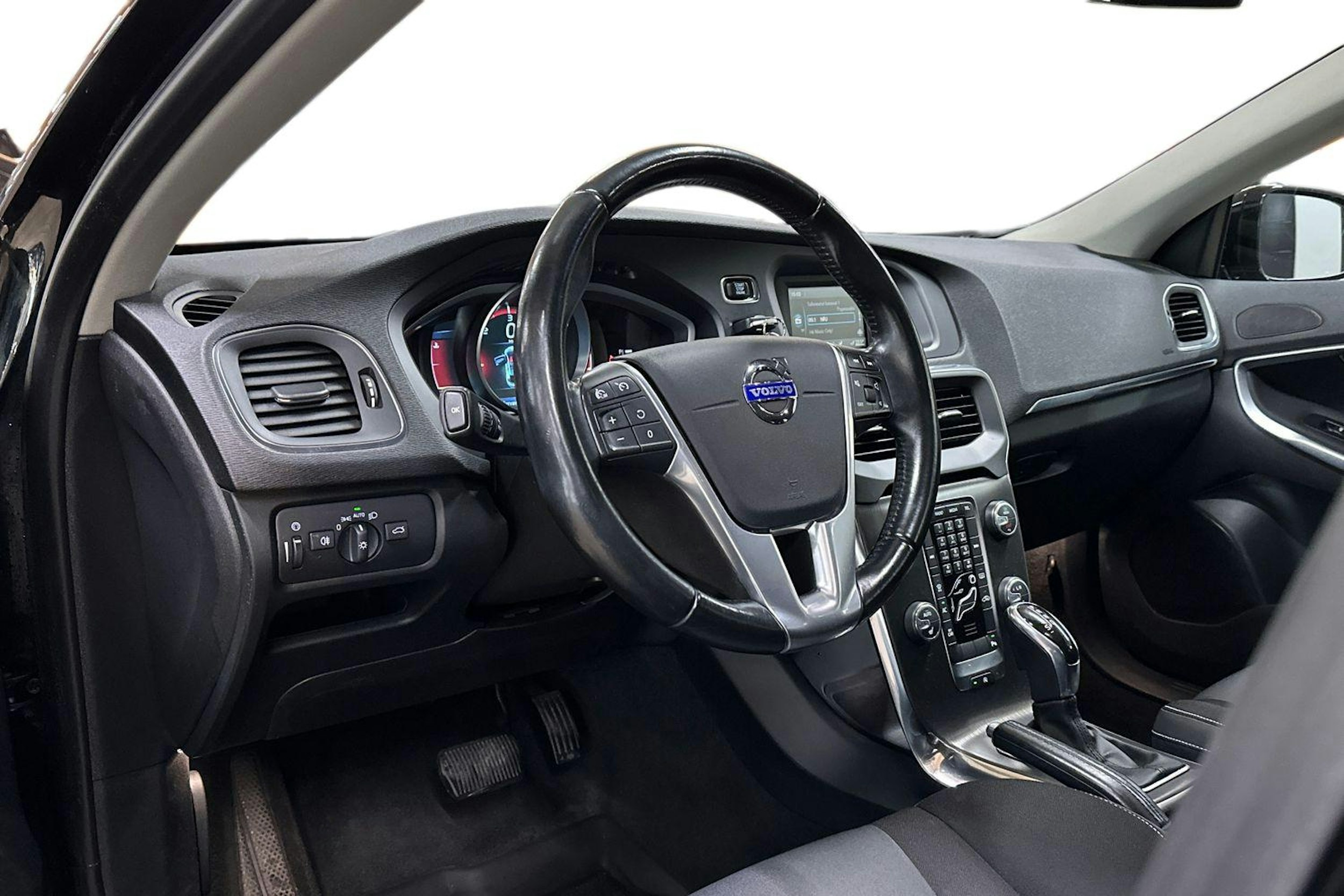 musta Volvo V40 2015 kuva 6.