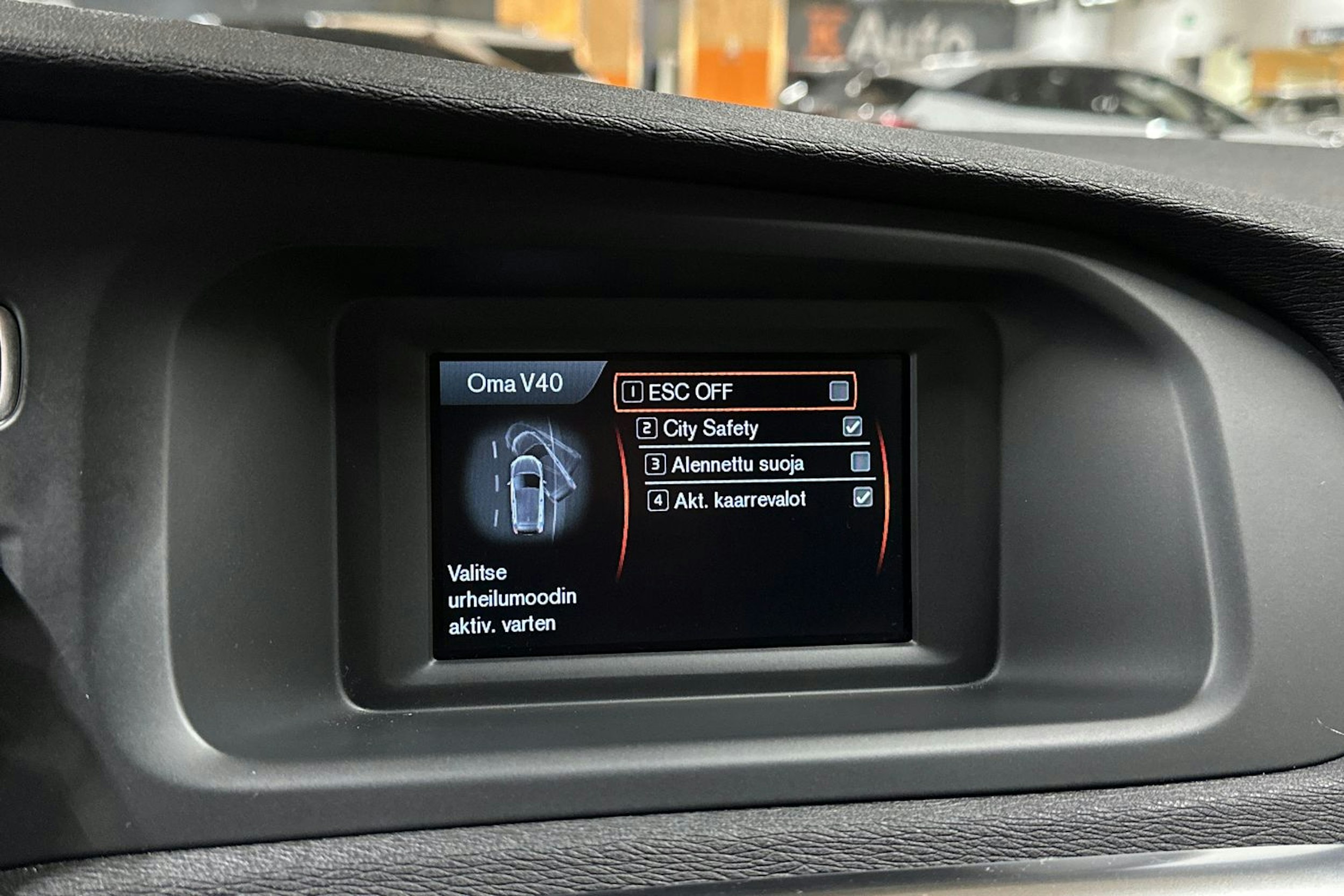 musta Volvo V40 2015 kuva 13.