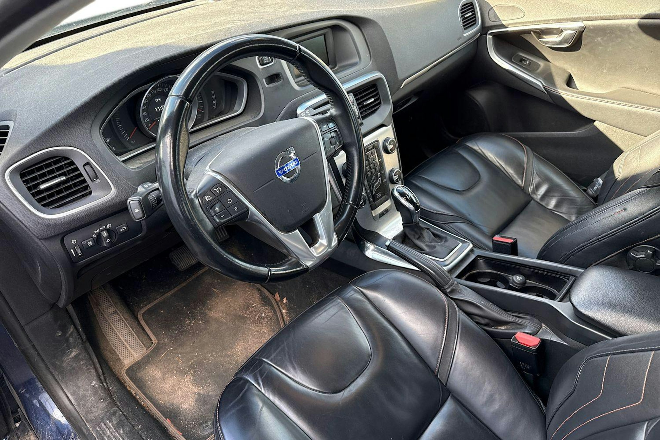 Sininen Volvo V40 2015 kuva 3.