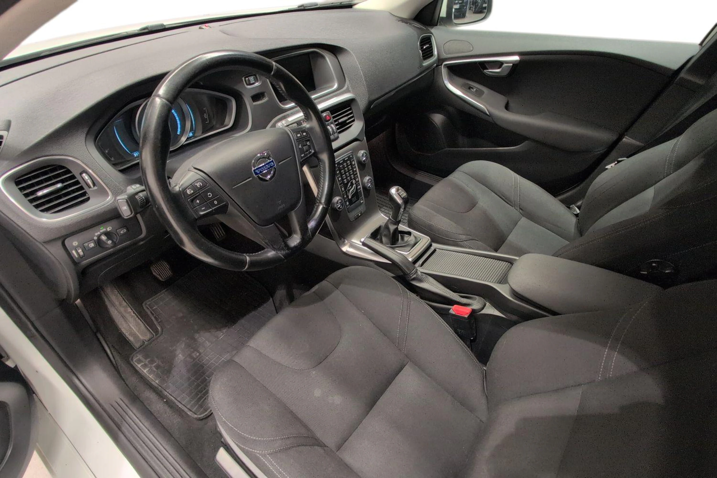 valkoinen Volvo V40 2015 kuva 6.