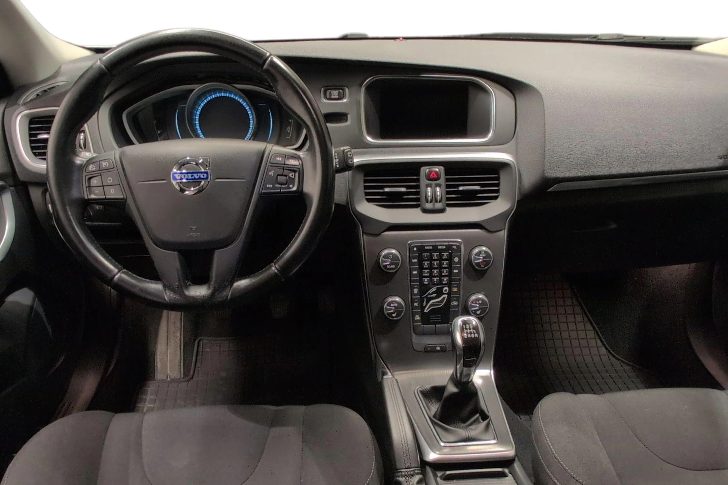 valkoinen Volvo V40 2015 kuva 7.