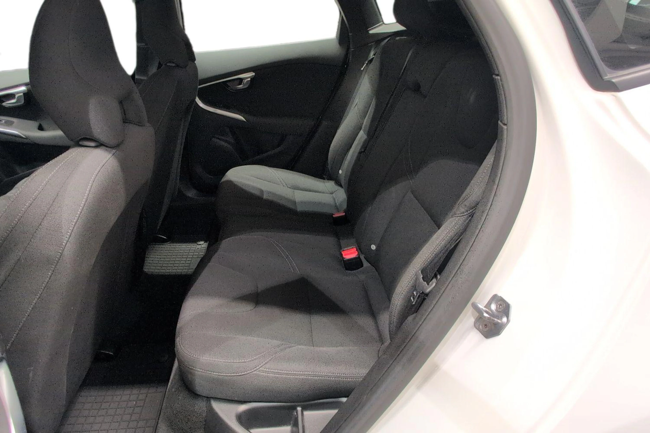 valkoinen Volvo V40 2015 kuva 8.