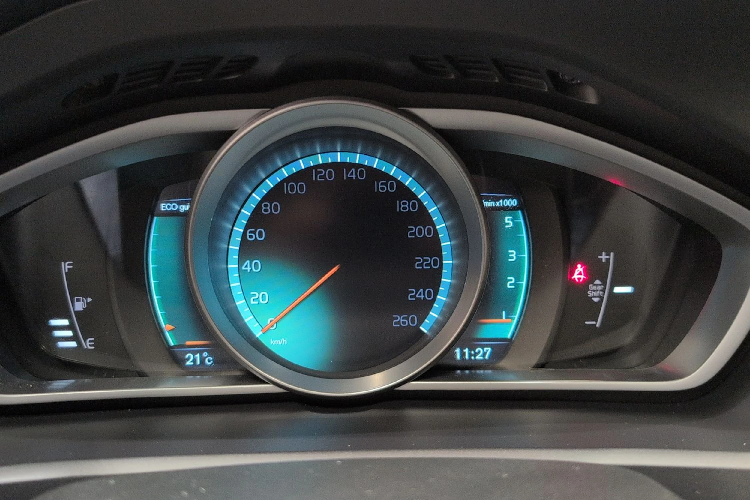 valkoinen Volvo V40 2015 kuva 13.