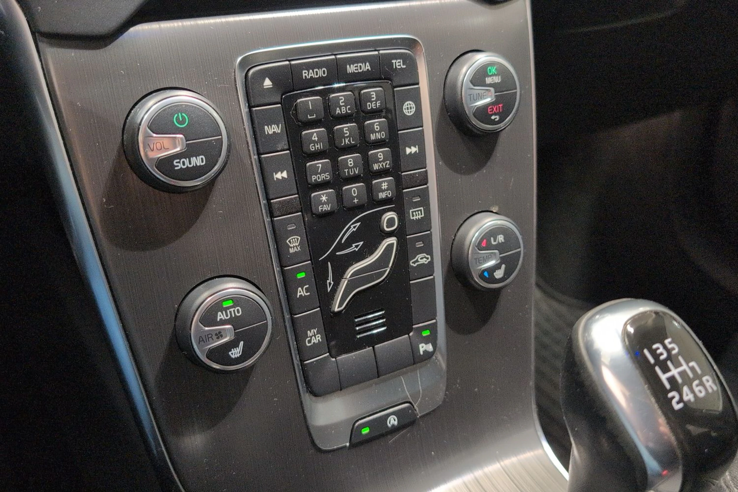 valkoinen Volvo V40 2015 kuva 15.