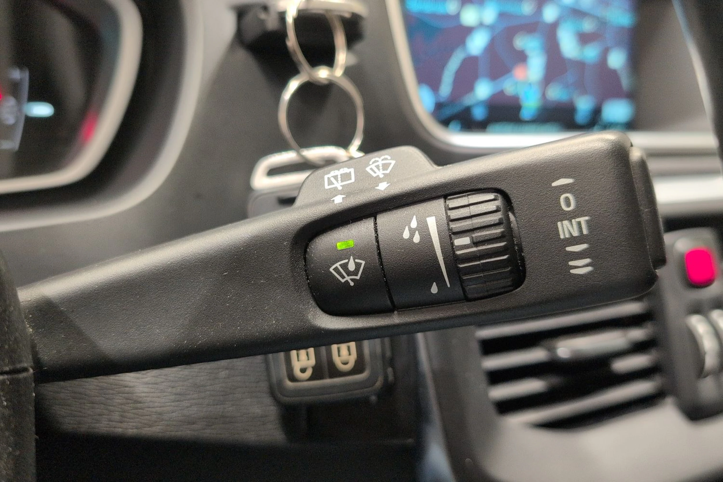 valkoinen Volvo V40 2015 kuva 18.