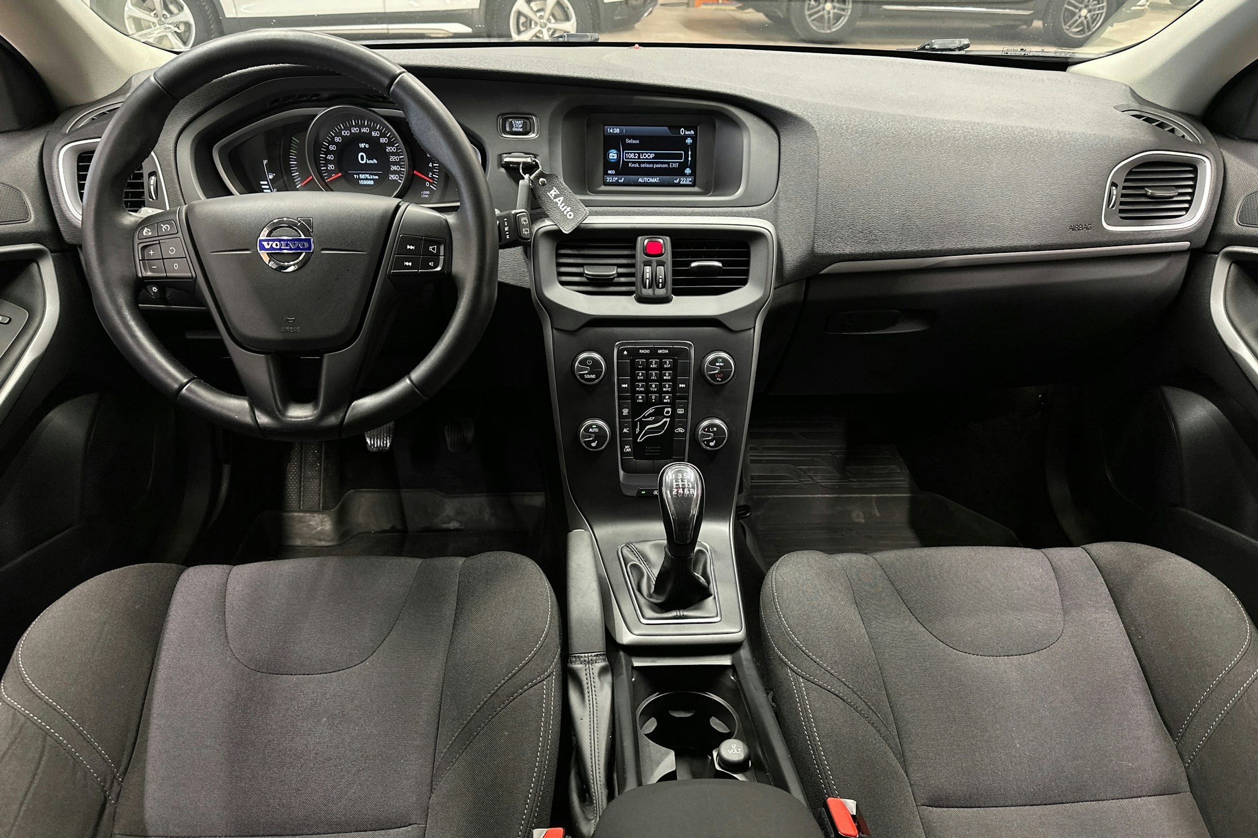 harmaa Volvo V40 2015 kuva 7.