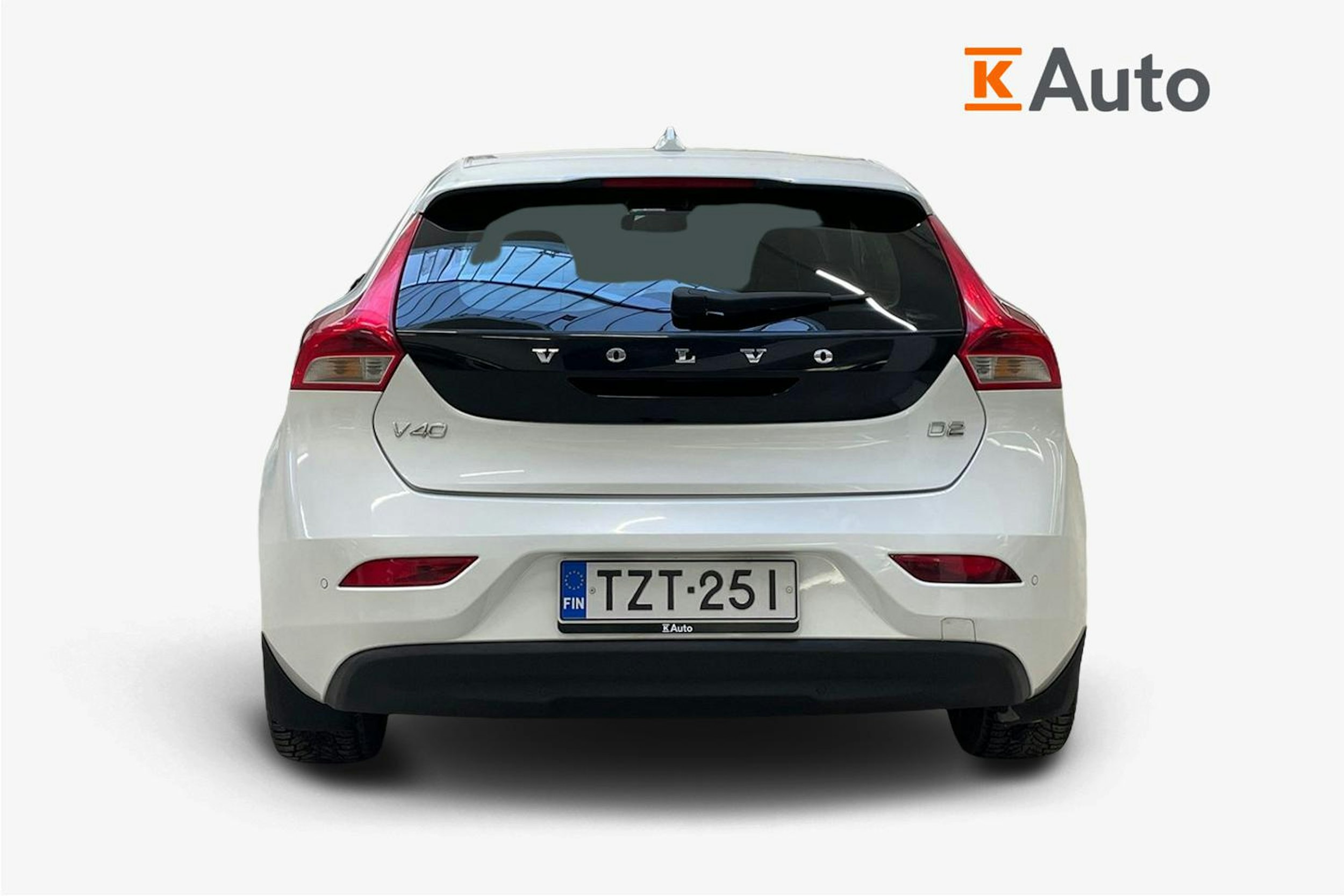 valkoinen Volvo V40 2015 kuva 3.