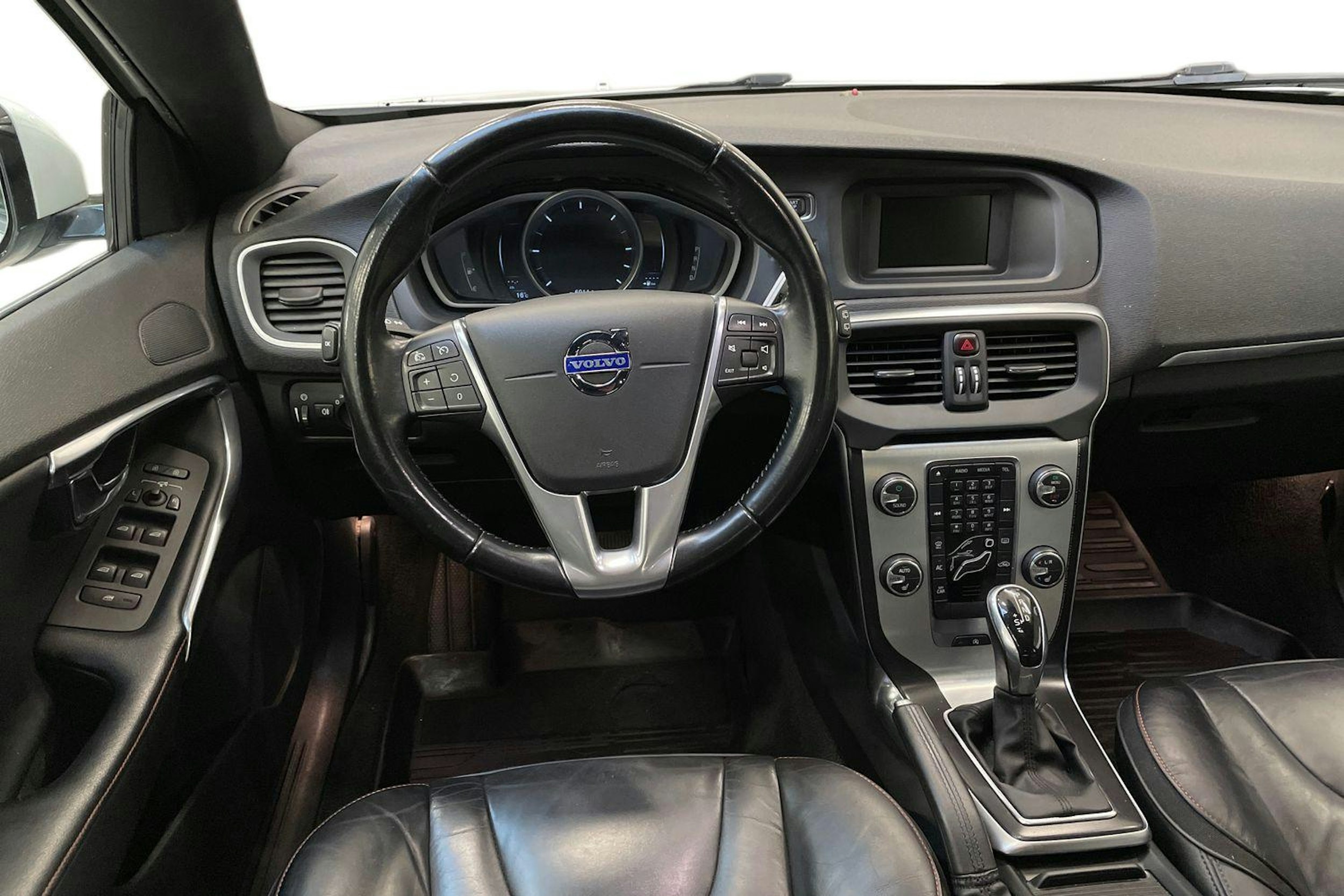 valkoinen Volvo V40 2015 kuva 7.