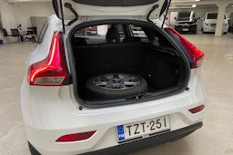 valkoinen Volvo V40 2015 kuva 14.