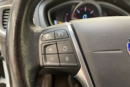 valkoinen Volvo V40 2015 kuva 20.