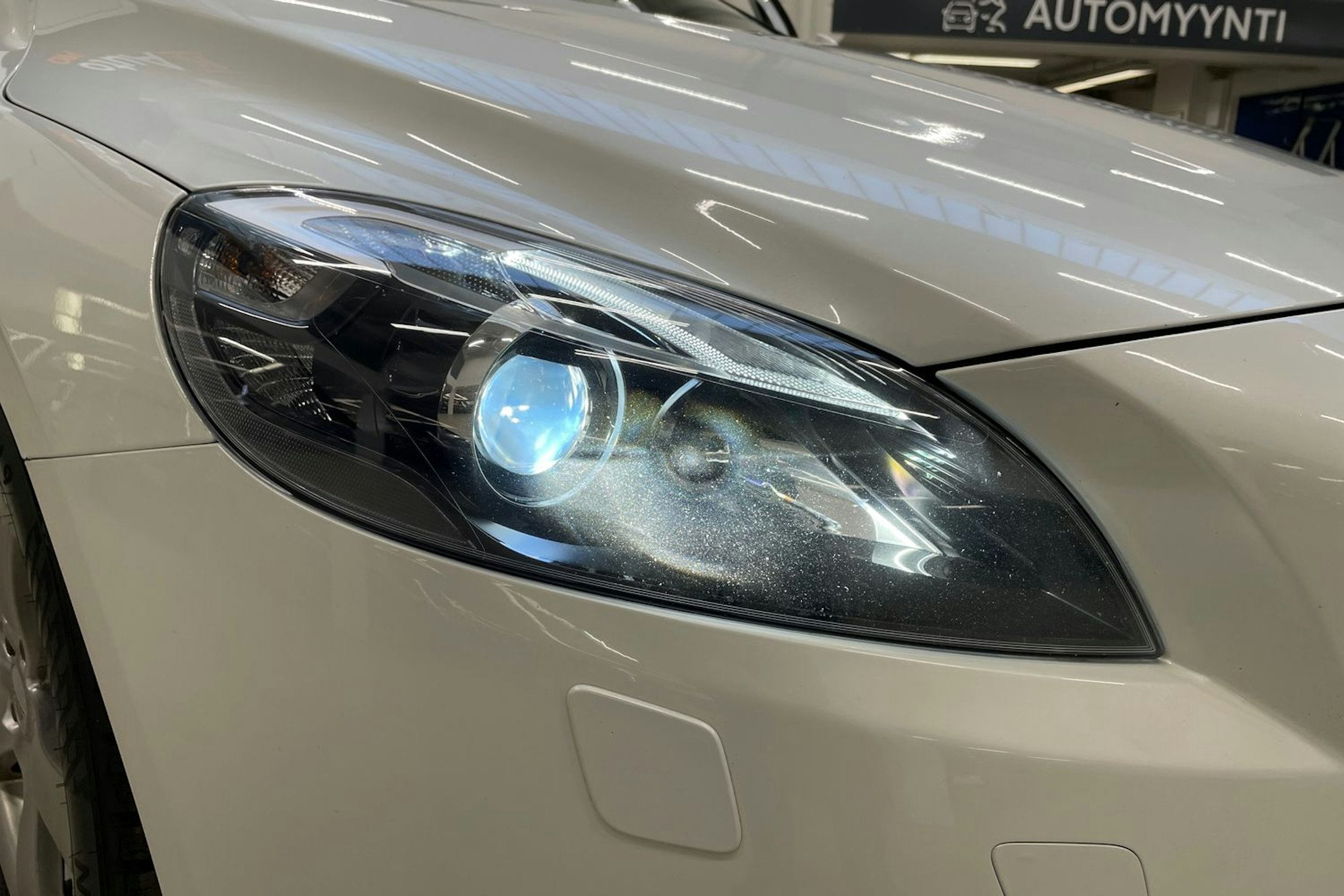 valkoinen Volvo V40 2015 kuva 25.