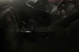 valkoinen Volvo V40 2015 kuva 3.