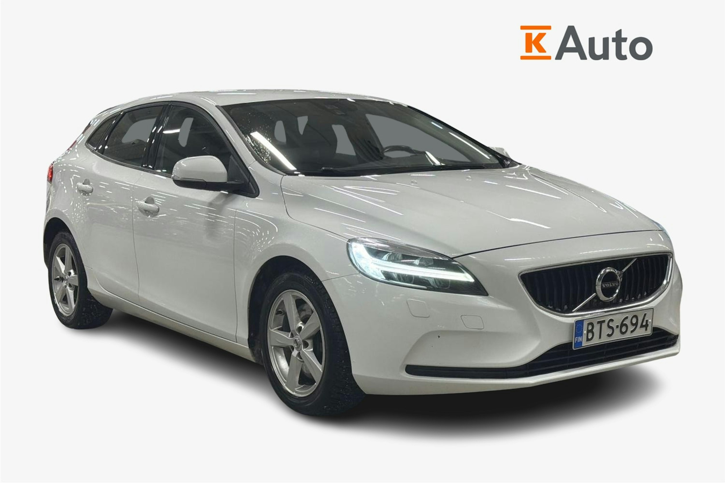 valkoinen Volvo V40 2016 kuva 1.