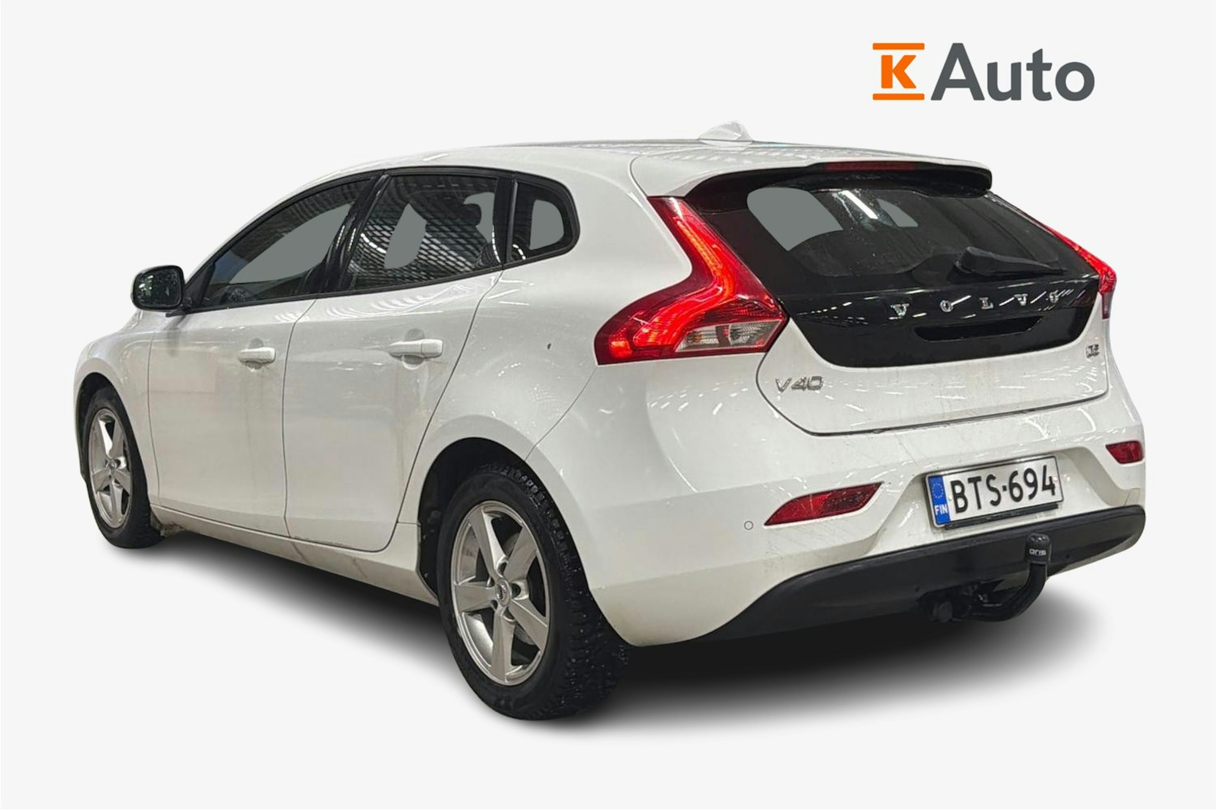 valkoinen Volvo V40 2016 kuva 2.