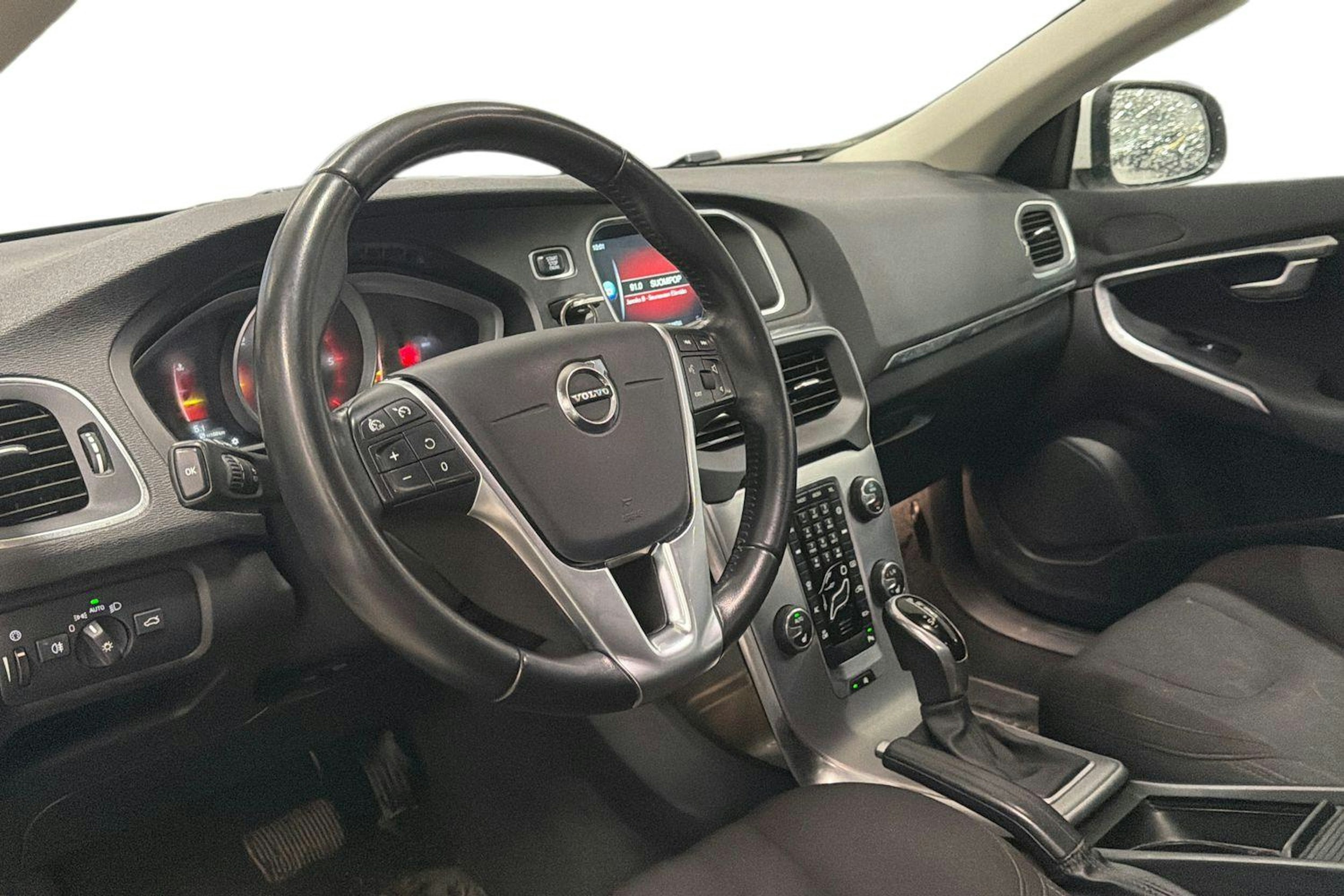 valkoinen Volvo V40 2016 kuva 3.