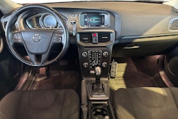 punainen Volvo V40 2017 kuva 7.