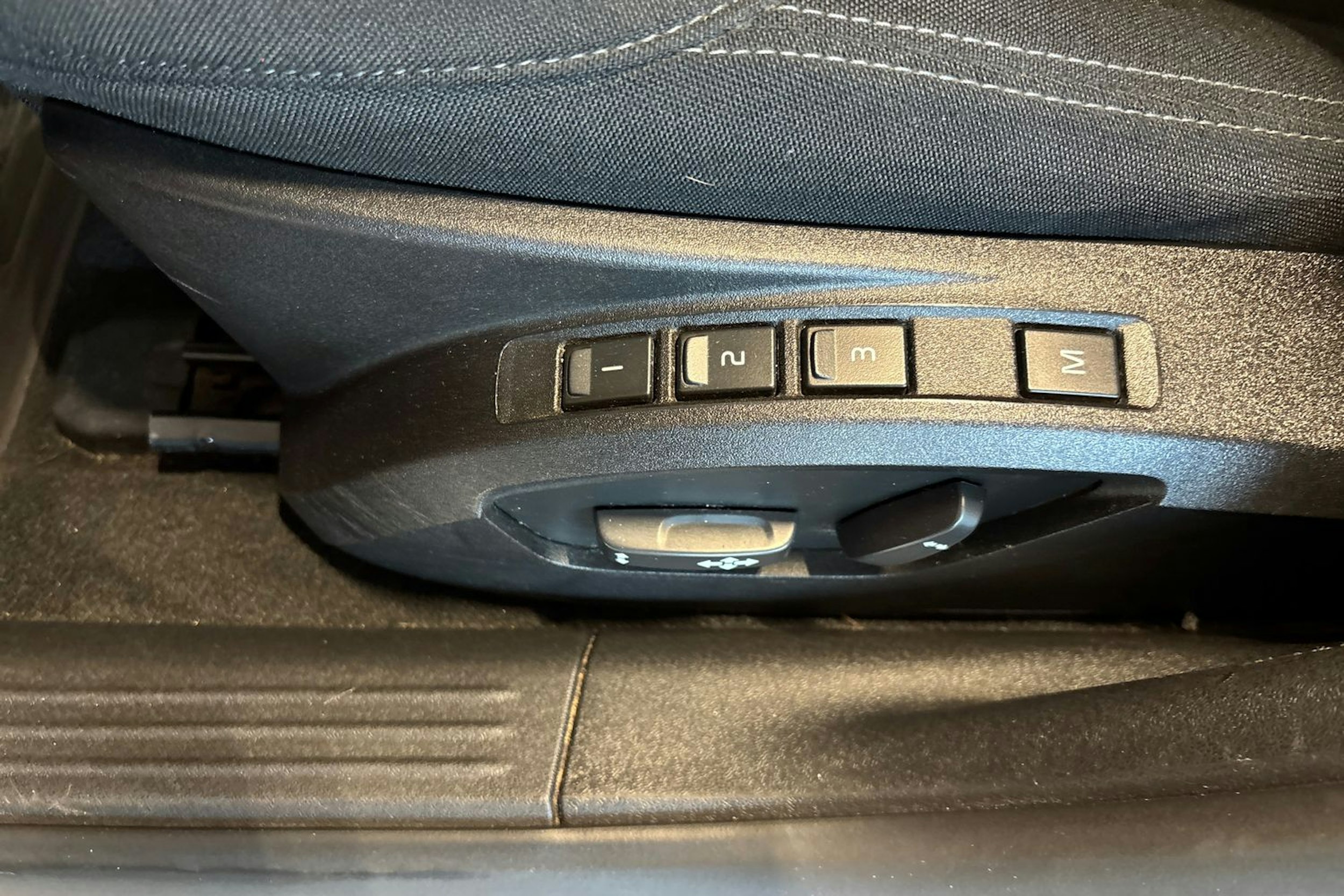 punainen Volvo V40 2017 kuva 13.