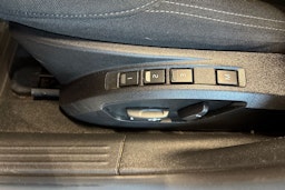 punainen Volvo V40 2017 kuva 13.