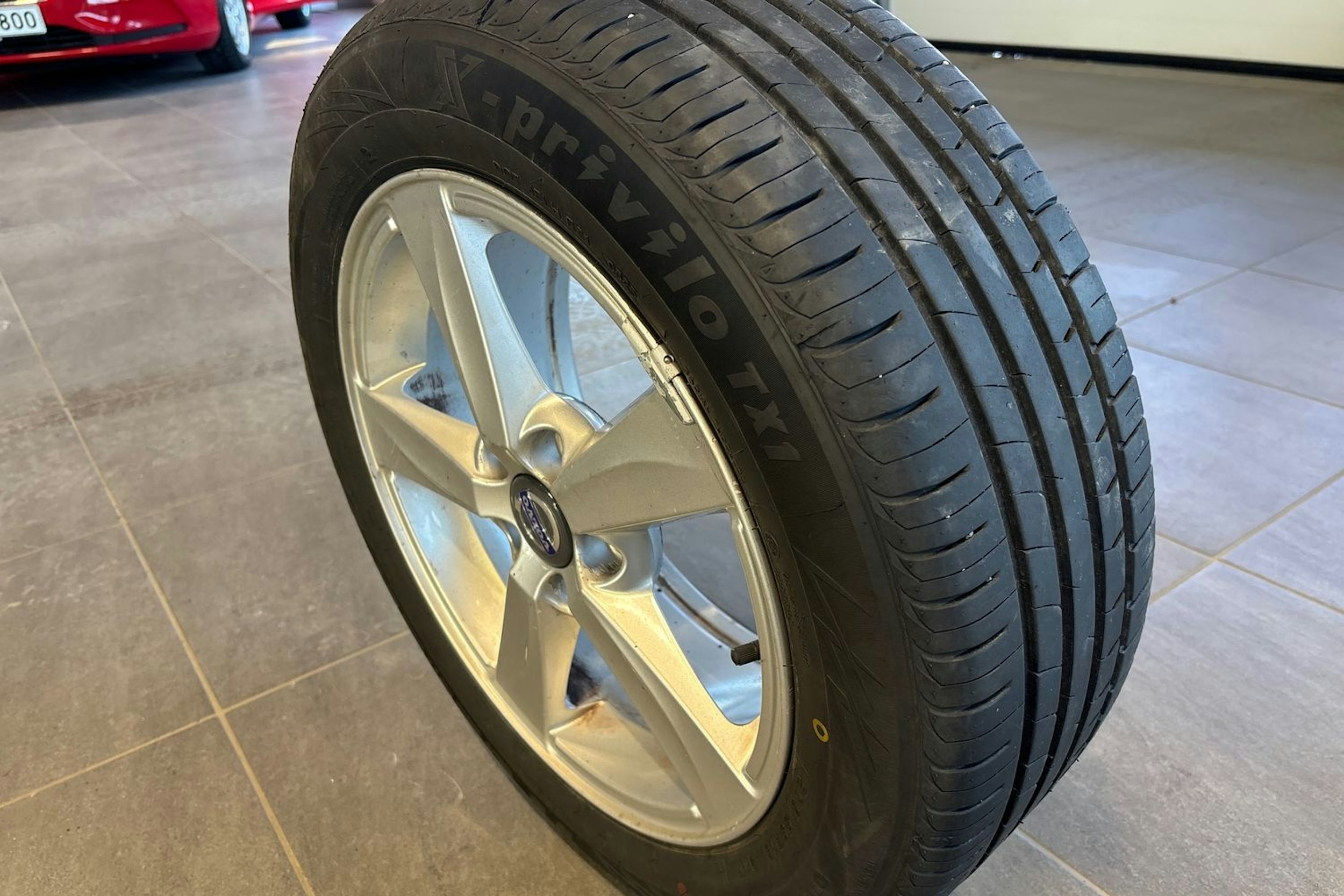 punainen Volvo V40 2017 kuva 19.