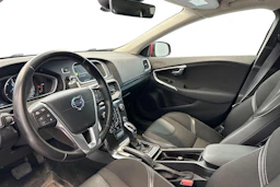 punainen Volvo V40 2016 kuva 3.