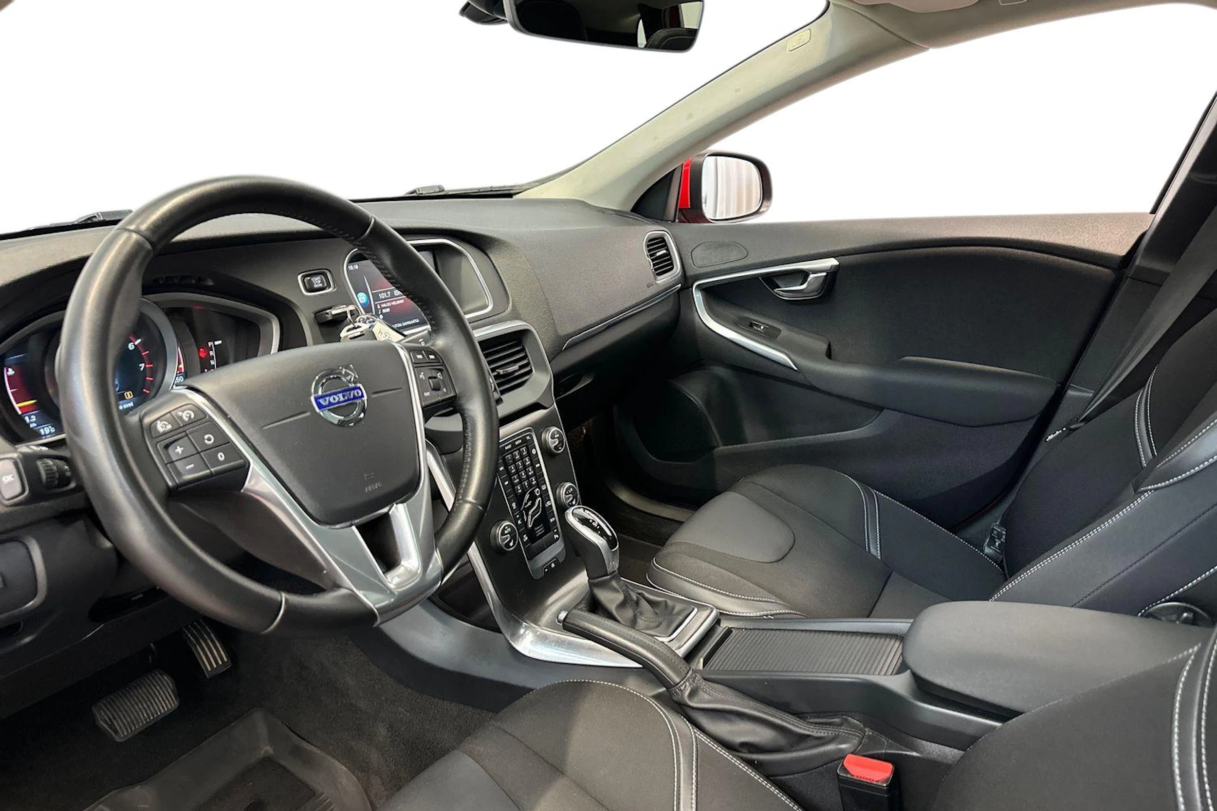 punainen Volvo V40 2016 kuva 6.