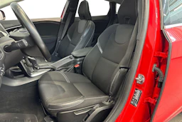 punainen Volvo V40 2016 kuva 7.