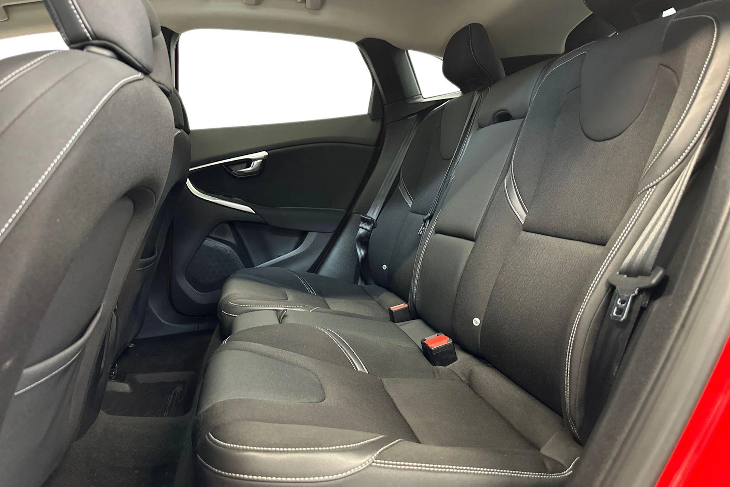 punainen Volvo V40 2016 kuva 8.