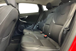 punainen Volvo V40 2016 kuva 8.