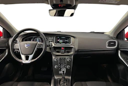 punainen Volvo V40 2016 kuva 9.
