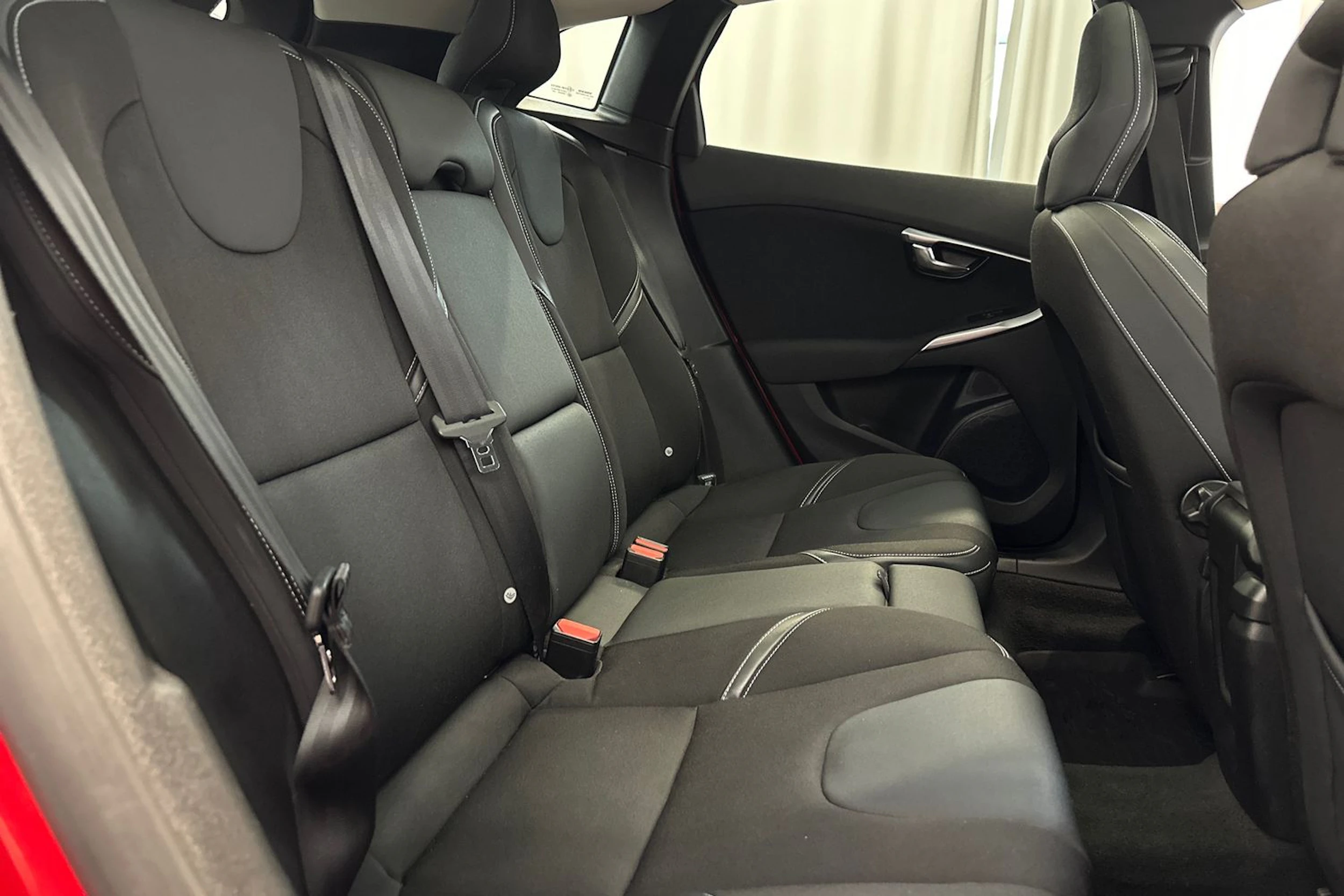 punainen Volvo V40 2016 kuva 10.