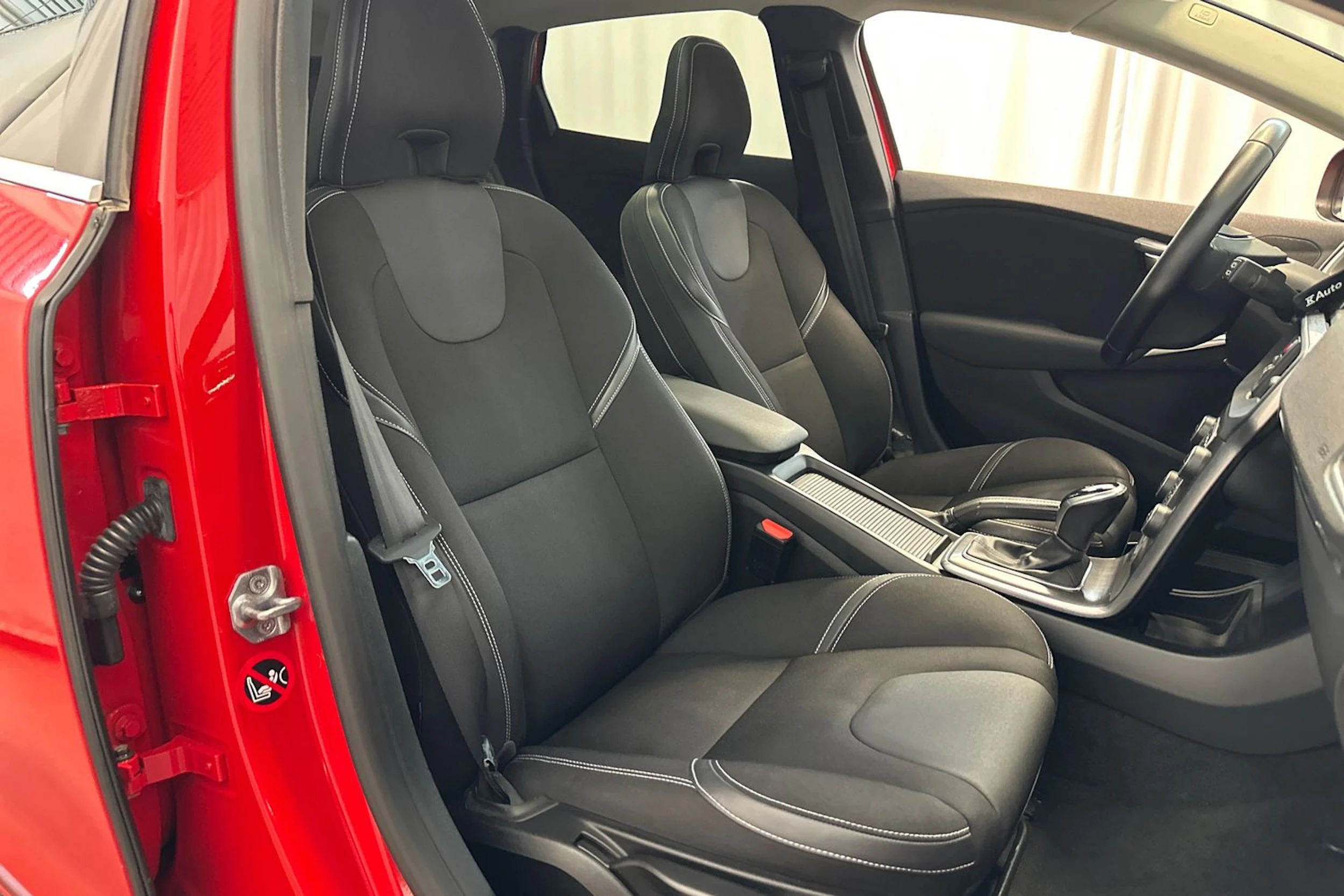 punainen Volvo V40 2016 kuva 11.