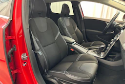 punainen Volvo V40 2016 kuva 11.