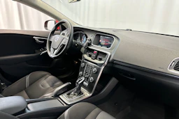punainen Volvo V40 2016 kuva 12.