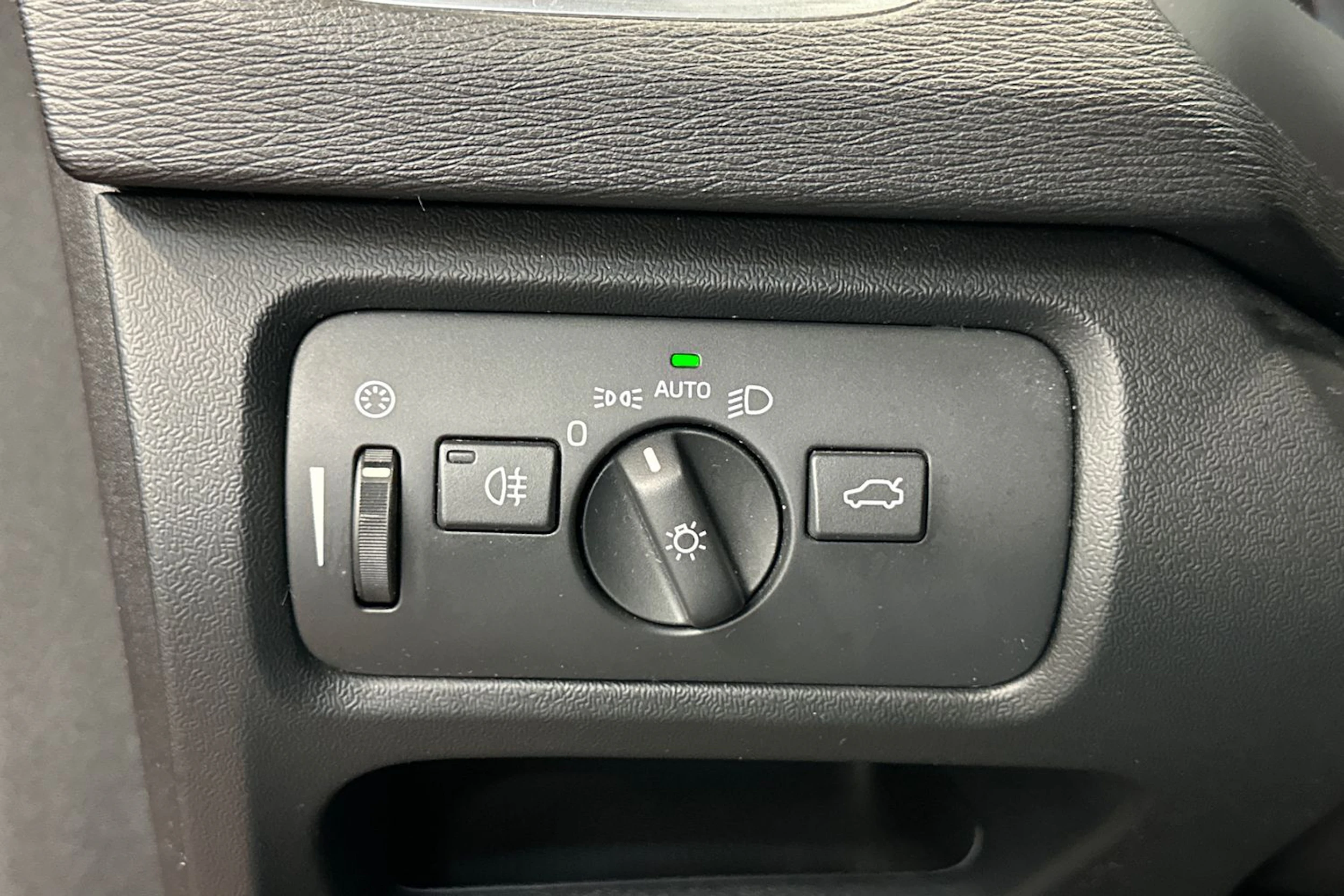 punainen Volvo V40 2016 kuva 15.