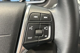 punainen Volvo V40 2016 kuva 17.