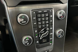 punainen Volvo V40 2016 kuva 18.