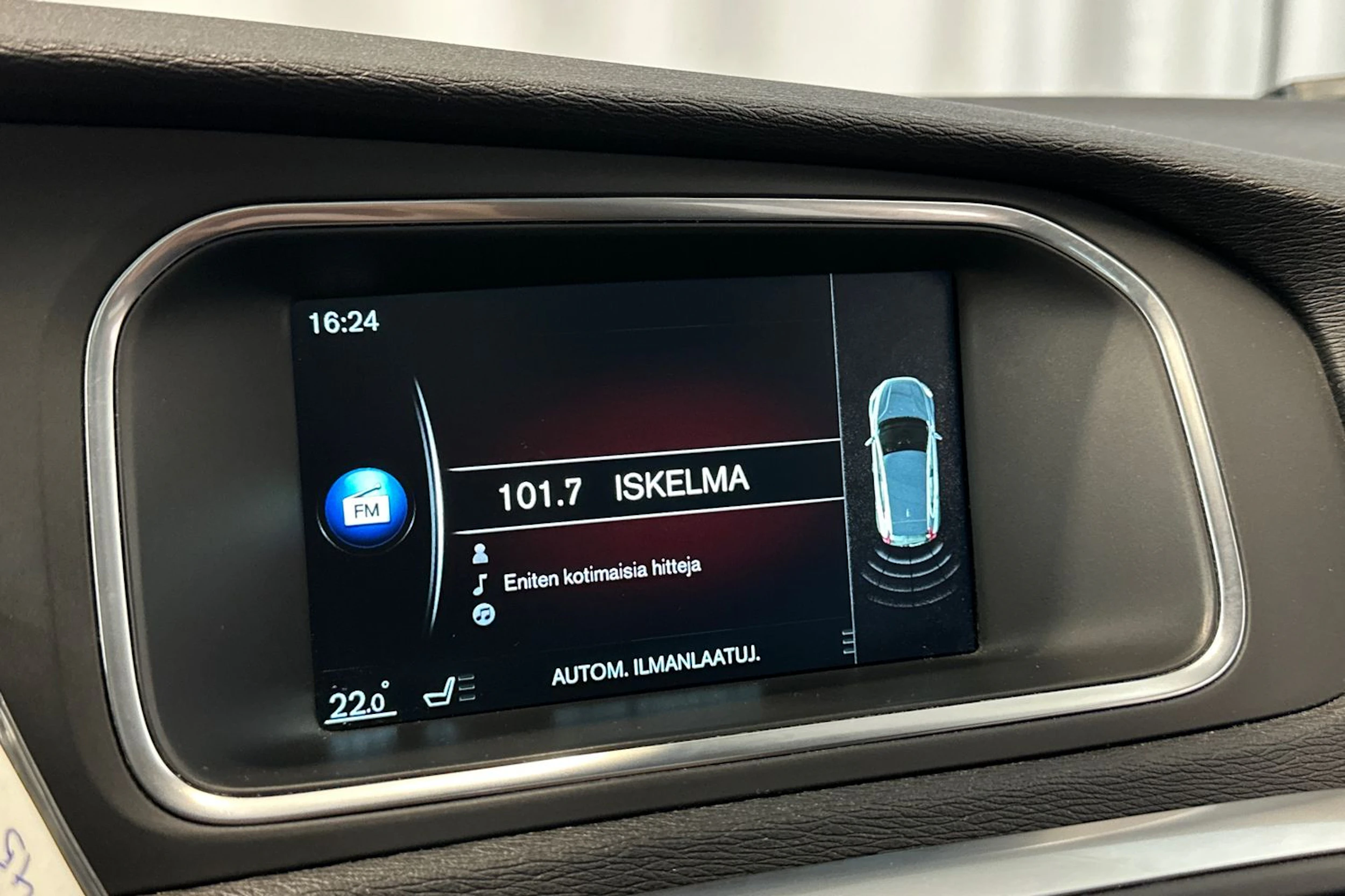 punainen Volvo V40 2016 kuva 19.