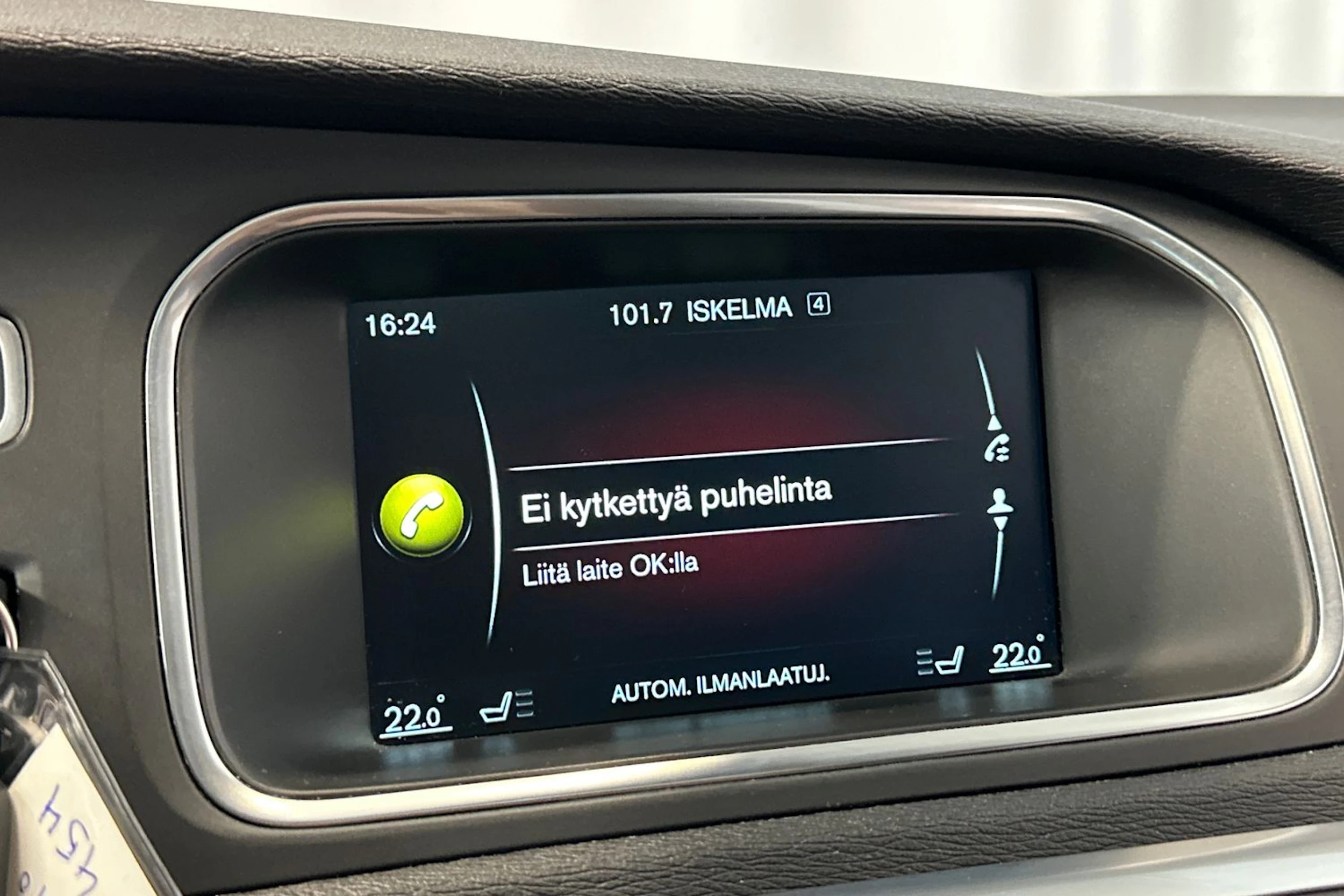 punainen Volvo V40 2016 kuva 20.